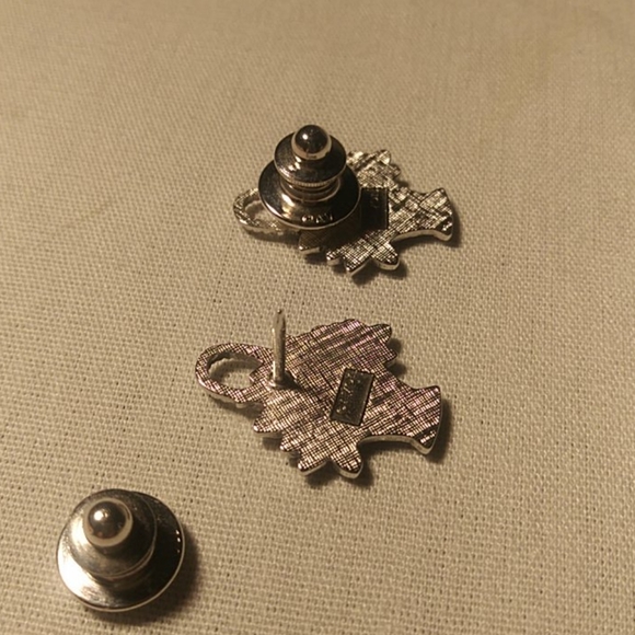 Floral Basket Silver Tone Lapel/Collar Pins - Picture 4 of 4